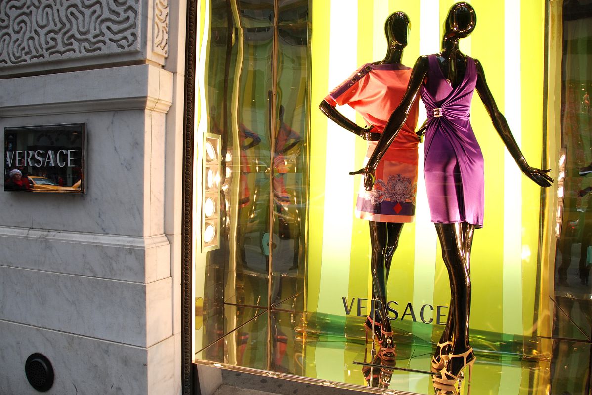 New York City Fifth Avenue 647 01-1 Versace Window Display